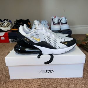 NIKE AIR MAX 270